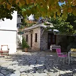 Vogiatzopoulou 4*