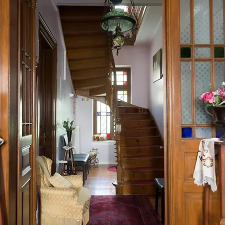 Vogiatzopoulou 4* Agios Georgios Nilias